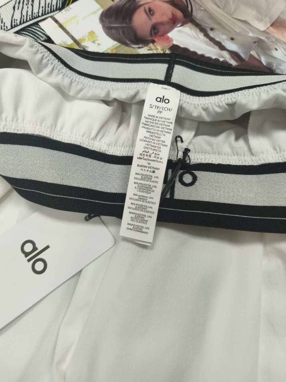 NWT✨Alo Yoga Straight Leg Pants White/Black (Regular) Fashion Comfortable🌼 - Picture 4 of 7